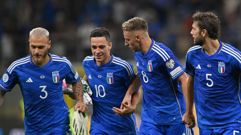 Davide Frattesi đã ghi hai bàn khi Ý giành chiến thắng quan trọng 2-1 trước Ukraine